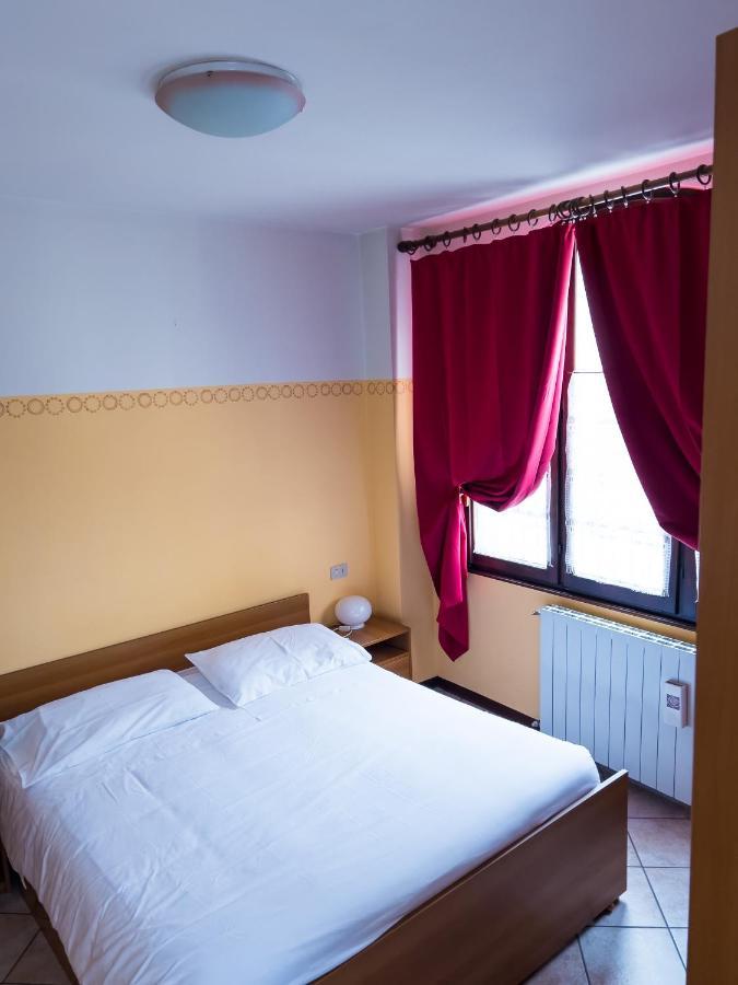 El Rocol Aparthotel Vezza d'Oglio Luaran gambar