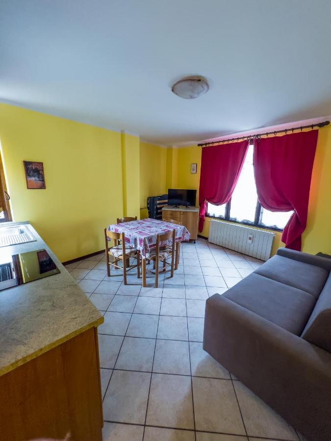 El Rocol Aparthotel Vezza d'Oglio Luaran gambar