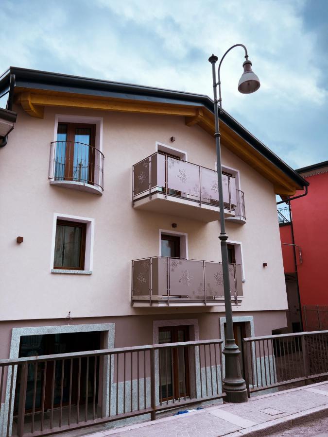 El Rocol Aparthotel Vezza d'Oglio Luaran gambar
